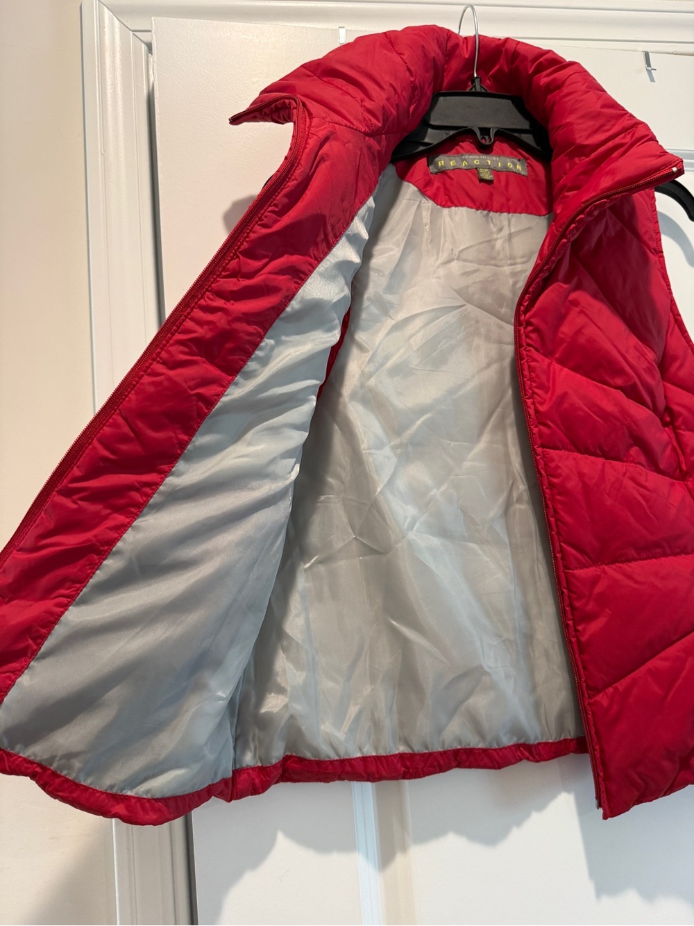Kenneth Cole Reaction Women's Red Quilted Puffer Vest - Picture 4 of 5
